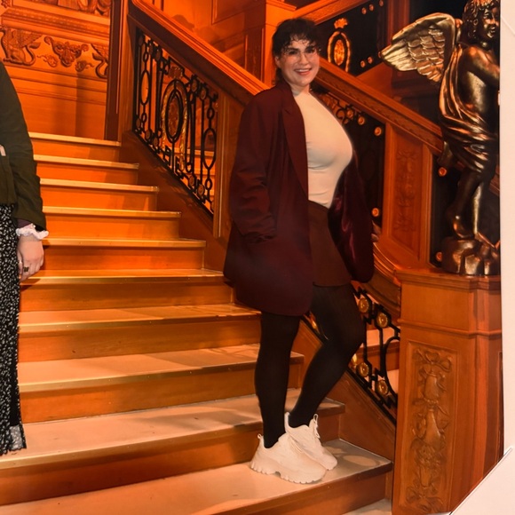 Meet your Posher, Sarah - Picture 2 of 16